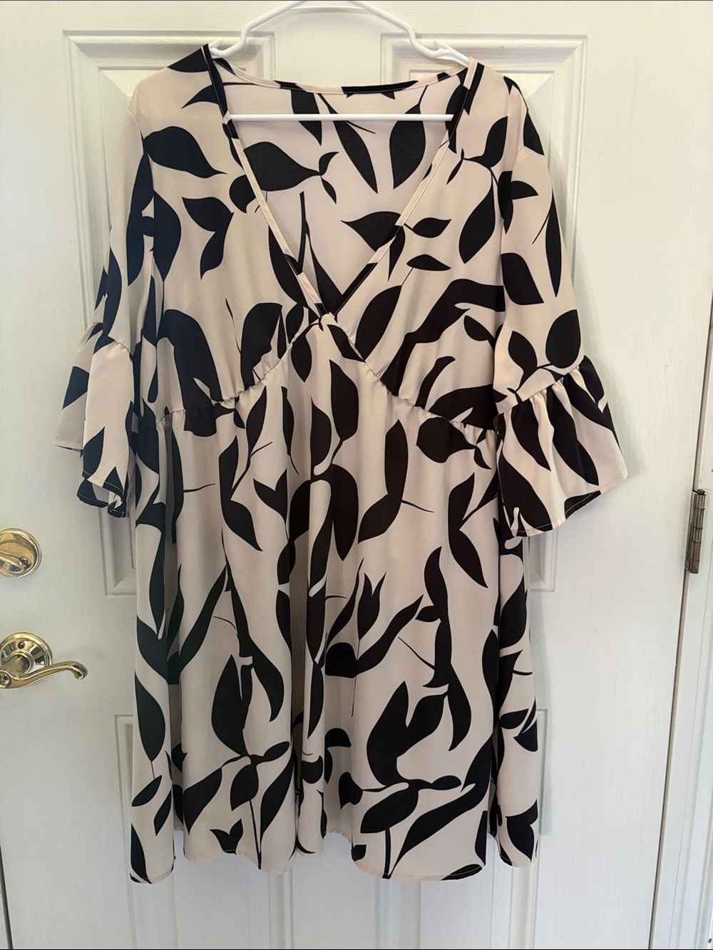 SHEIN Black & Cream Floral V-Neck Midi Dress